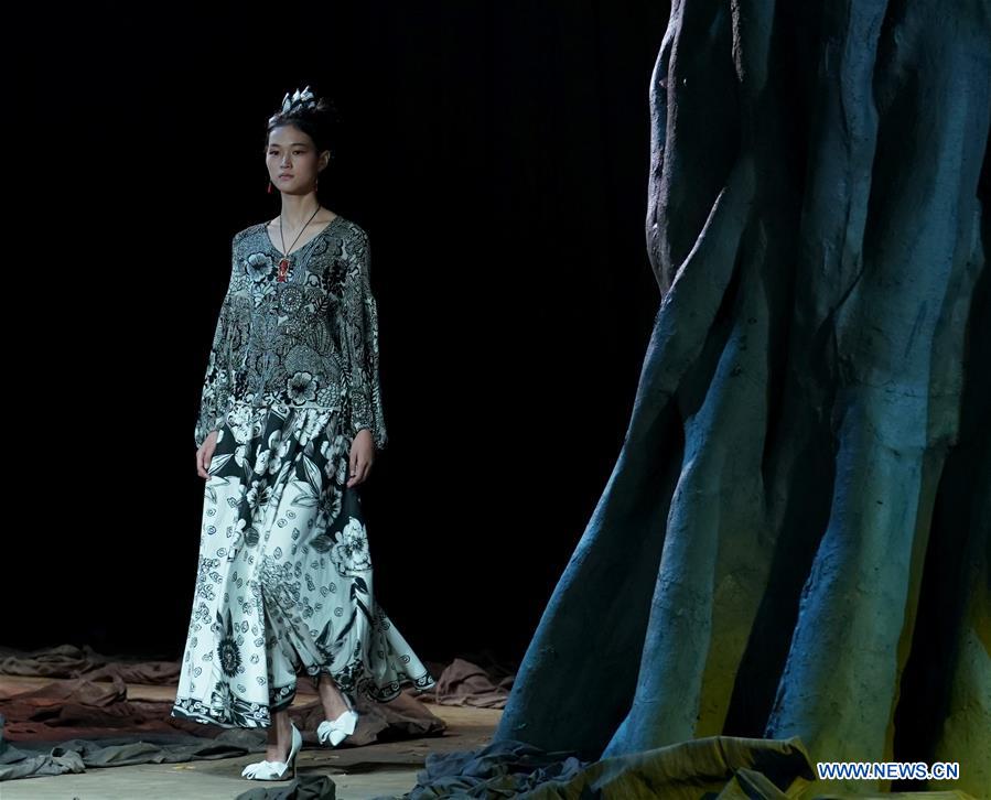 CHINA-BEIJING-FASHION WEEK (CN)