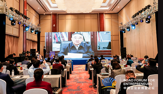 國家榮譽(yù)稱號(hào)獲得者、中國工程院院士、天津中醫(yī)藥大學(xué)校長張伯禮在視頻致辭