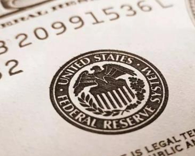 【財(cái)經(jīng)翻譯官】美聯(lián)儲(chǔ)的&ldquo;零息+量寬&rdquo;意味著什么？