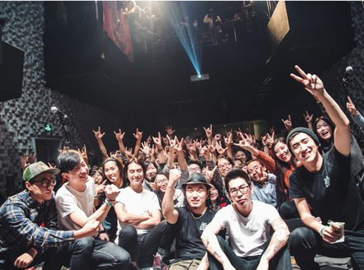 WHO&rsquo;S LISTENING？