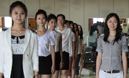 達(dá)沃斯志愿者禮儀培訓(xùn)