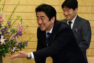 安倍，討來的達(dá)沃斯演講