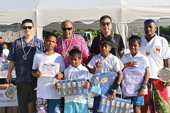 太平洋小島嶼上，有一所“中國(guó)中鐵”小學(xué)