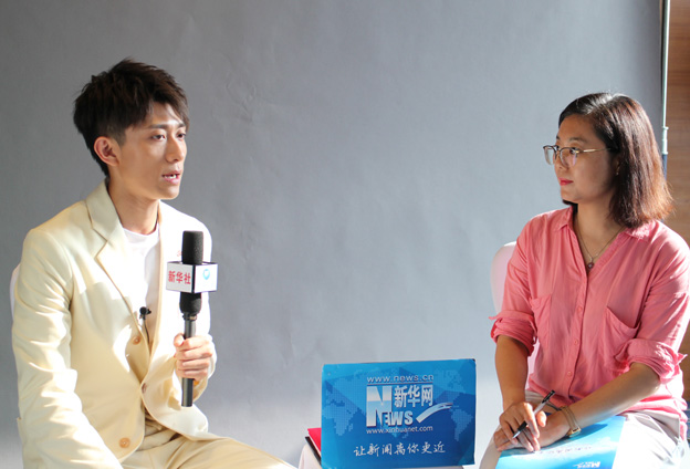 希望我們能一起走上這條公益的道路，而且堅(jiān)持到底。