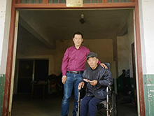 &ldquo;老人多出的26個&lsquo;子女&rsquo;&rdquo;楊建與25位同學(xué)