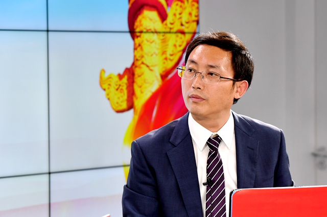 繼往是為了開來，那么開什么來？我們的未來是什么？我們現(xiàn)在站在什么歷史方位上？往哪里去走？