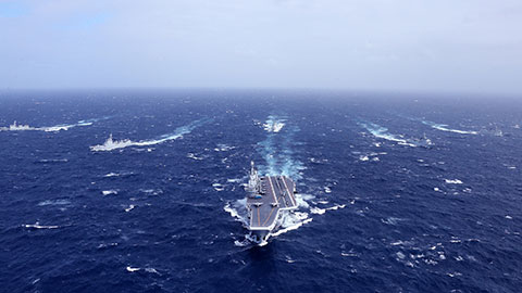 中國航母編隊(duì)南海訓(xùn)練 成功起降&ldquo;殲&mdash;15&rdquo;