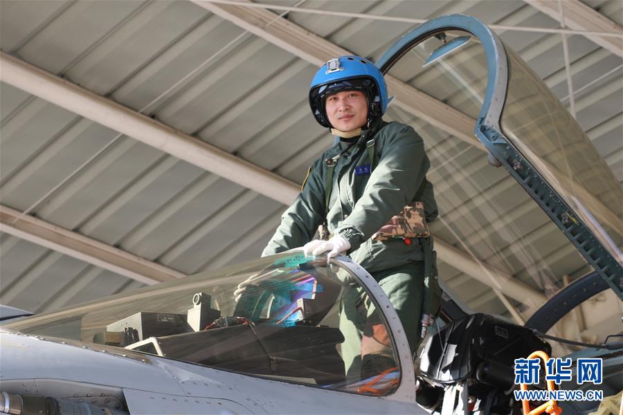 （建軍90周年&middot;英雄&middot;圖文互動）（1）聽，渤海灣有風吹過來&mdash;&mdash;追記海軍某艦載航空兵部隊一級飛行員張超