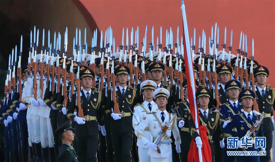 （在習(xí)近平強軍思想指引下&middot;我們在戰(zhàn)位報告&middot;圖文互動）（1）護衛(wèi)國旗　重于生命&mdash;&mdash;中國人民解放軍儀仗大隊國旗護衛(wèi)隊執(zhí)行國旗升降任務(wù)記事