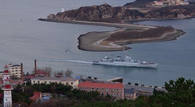 贊！網(wǎng)友俯拍解放軍旅順軍港