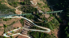 新華全媒+｜高鐵時(shí)代，大涼山鐵軌上流淌&ldquo;慢幸福&rdquo;