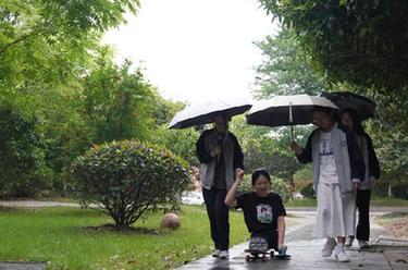 &ldquo;滑板姑娘&rdquo;的逆行之路