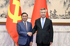 李希同越共中央政治局委員、中央書記處書記、中央檢查委員會主任陳錦繡舉行會談