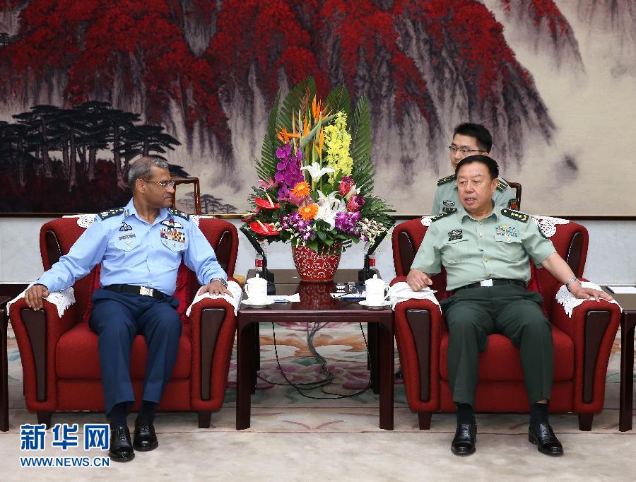 （XHDW）范長(zhǎng)龍會(huì)見巴基斯坦空軍參謀長(zhǎng)