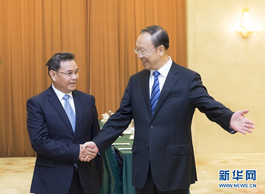 10月12日，中共中央書(shū)記處書(shū)記、全國(guó)政協(xié)副主席杜青林在北京會(huì)見(jiàn)來(lái)華訪問(wèn)并出席&ldquo;2016中國(guó)共產(chǎn)黨與世界對(duì)話會(huì)&rdquo;的老撾人革黨中央政治局委員、建國(guó)陣線中央主席賽頌蓬&middot;豐威漢率領(lǐng)的老撾人革黨代表團(tuán)?！⌒氯A社記者丁海濤攝