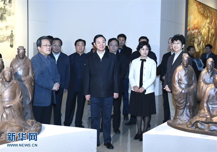12月6日，中共中央政治局委員、中央書記處書記、中宣部部長劉奇葆在北京參觀中華文明歷史題材美術(shù)創(chuàng)作工程入選作品展覽。 新華社記者張領(lǐng)攝