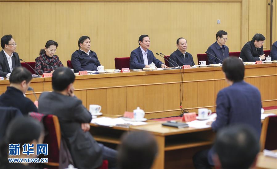 3月17日，中共中央政治局委員、中央書(shū)記處書(shū)記、中宣部部長(zhǎng)劉奇葆在北京出席中華優(yōu)秀傳統(tǒng)文化傳承發(fā)展工作座談會(huì)。 新華社記者丁林?jǐn)z