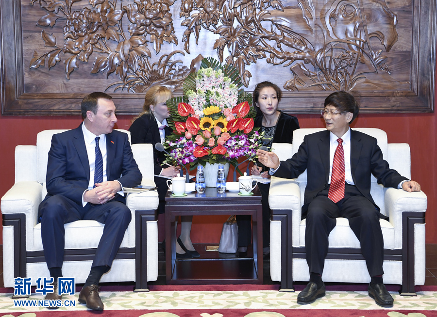 4月10日，中共中央政治局委員、中央政法委書記、中白政府間合作委員會中方主席孟建柱在北京會見白俄羅斯總統(tǒng)辦公廳副主任、中白政府間合作委員會白方主席斯諾普科夫。新華社記者 張領 攝