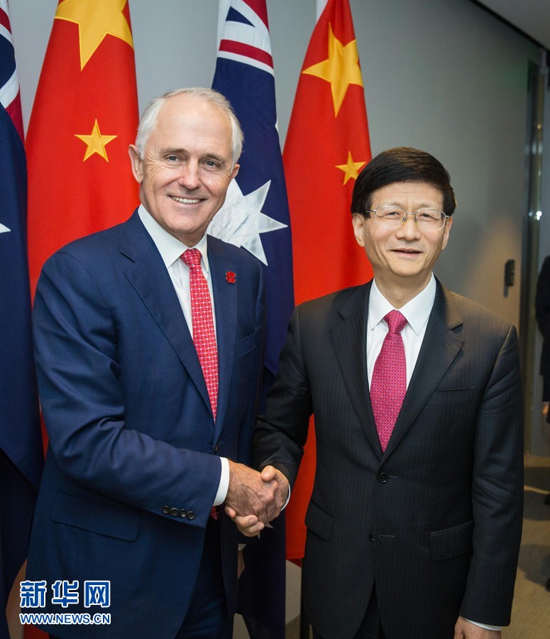 4月21日，正在澳大利亞訪問的中共中央政治局委員、中央政法委書記孟建柱（右）在悉尼會見澳總理特恩布爾。 新華社發(fā)（朱宏業(yè)攝） 