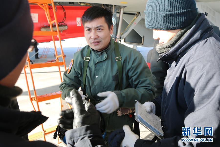（建軍90周年&middot;英雄&middot;圖文互動）（2）聽，渤海灣有風吹過來&mdash;&mdash;追記海軍某艦載航空兵部隊一級飛行員張超