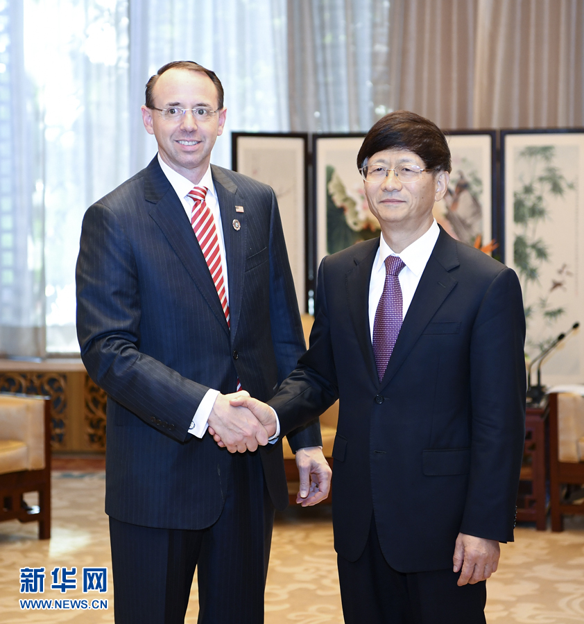 9月26日，中共中央政治局委員、中央政法委書記孟建柱在北京會見來華出席國際刑警組織第86屆全體大會的美國司法部常務副部長羅森斯坦。新華社記者 張領 攝