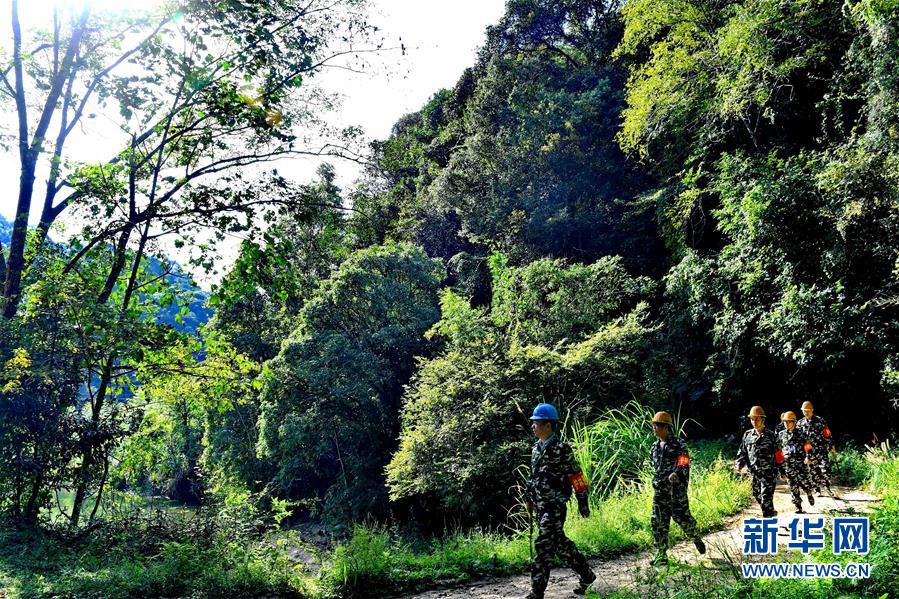 (十九大時(shí)光·圖文互動(dòng))(6)變革不平凡 奮進(jìn)新時(shí)代——來(lái)自基層蹲點(diǎn)現(xiàn)場(chǎng)的報(bào)道