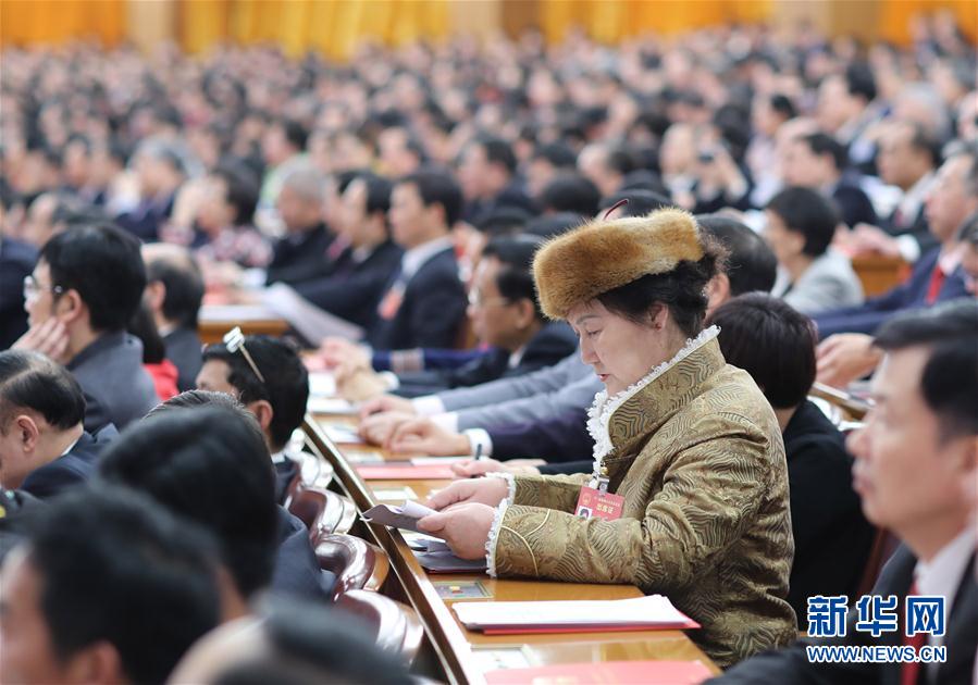 （兩會(huì)&middot;人大閉幕）（2）十二屆全國(guó)人大五次會(huì)議在北京閉幕