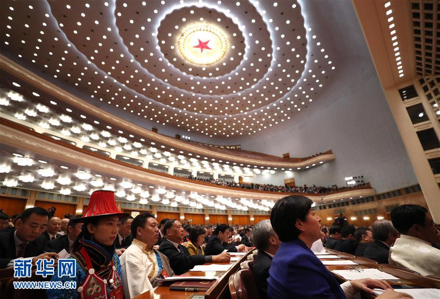 （兩會(huì)&middot;人大閉幕）（4）十二屆全國(guó)人大五次會(huì)議在北京閉幕