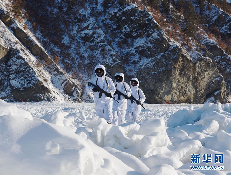 #（社會(huì)）（1）堅(jiān)守在嚴(yán)冬&mdash;&mdash;黑龍江塔河邊防官兵極寒天氣徒步巡邊
