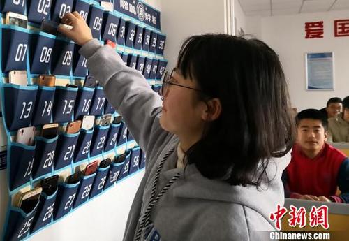 教育部:制定預(yù)防學(xué)生沉迷網(wǎng)絡(luò)工作制度規(guī)范手機(jī)使用