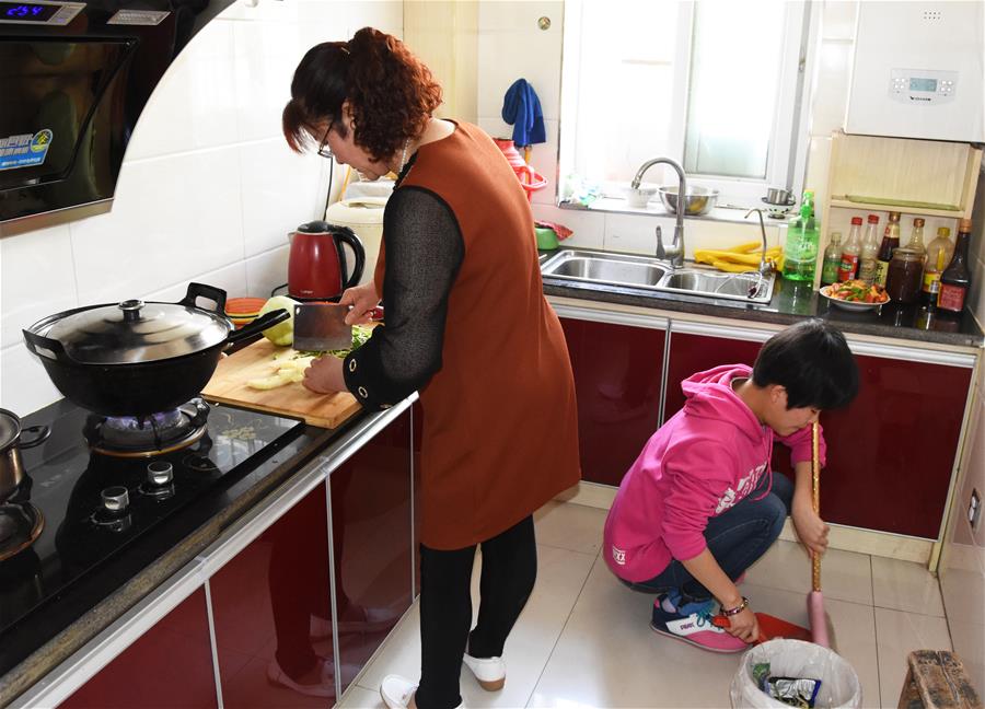 （新華全媒頭條&middot;圖文互動(dòng)）（6）超越血緣的母愛(ài)