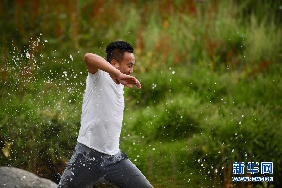 （社會(huì)）（7）夏日&ldquo;過(guò)林卡&rdquo; 親近大自然
