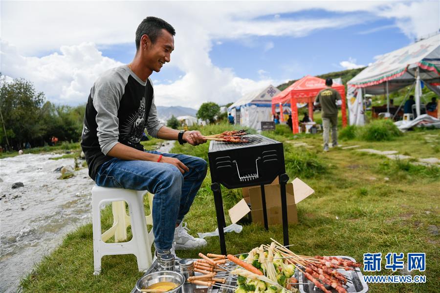 （社會(huì)）（9）夏日&ldquo;過林卡&rdquo; 親近大自然