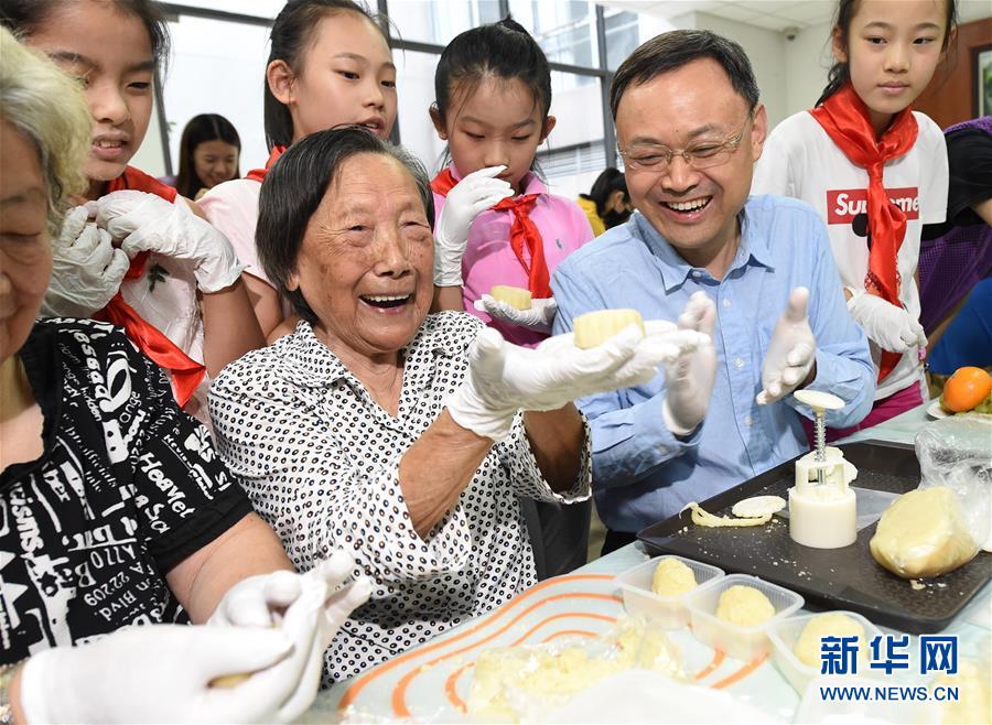 (社會)(1)南京:愛心人士與南京大屠殺幸存者共迎中秋