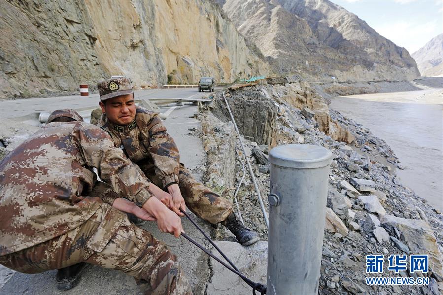 (向奉獻(xiàn)者致敬·圖文互動(dòng))(3)情注一纜通滇藏——記某信息通信基地四營五連連長(zhǎng)翁春芳