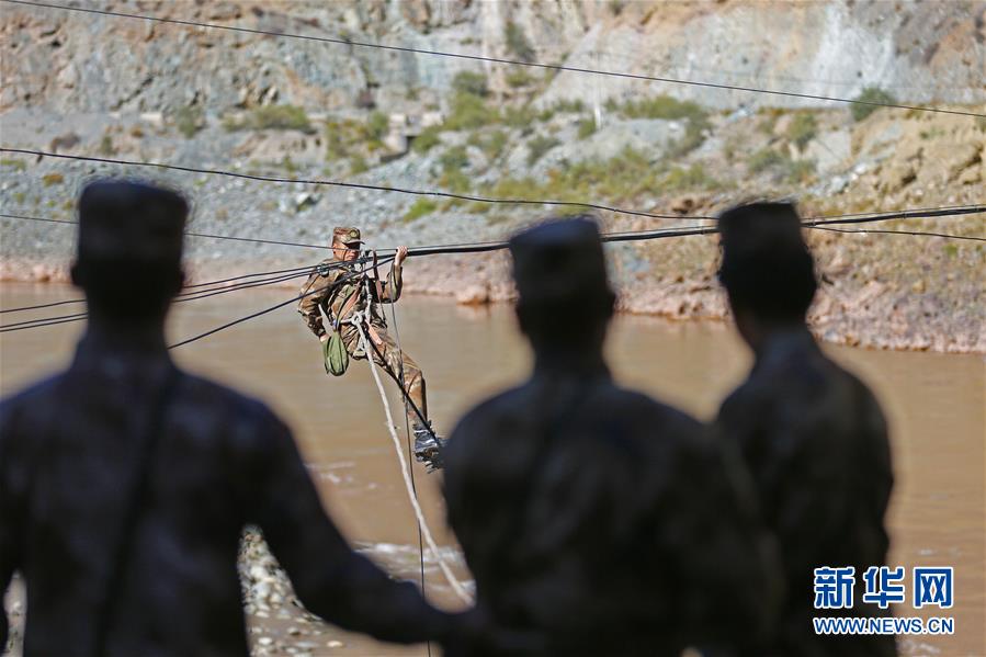 (向奉獻(xiàn)者致敬·圖文互動(dòng))(4)情注一纜通滇藏——記某信息通信基地四營五連連長(zhǎng)翁春芳