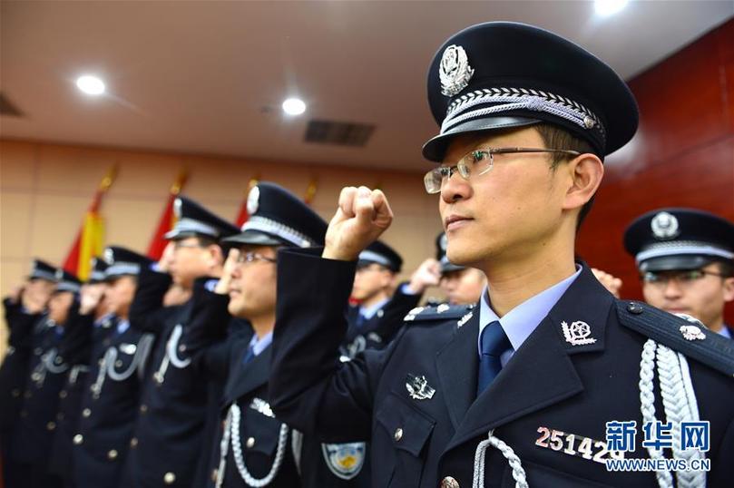 #(社會(huì))(4)全國出入境邊檢機(jī)關(guān)全員統(tǒng)一換裝