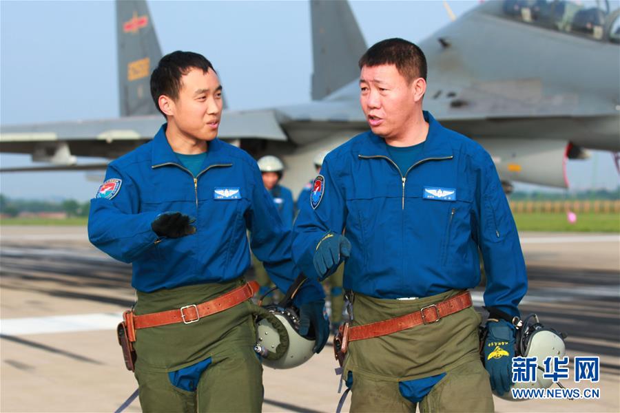 （新華全媒頭條&middot;圖文互動）（3）戰(zhàn)鷹，為祖國奮飛&mdash;&mdash;記空軍航空兵某旅旅長、特級飛行員郝井文