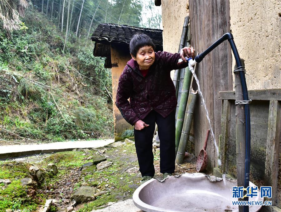 (新春走基層·圖文互動)(2)6人小山村 小年樂融融