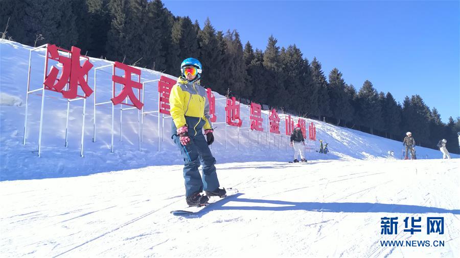 (新春走基層·圖文互動(dòng))(3)新疆“新年俗”:動(dòng)物王國學(xué)知識(shí) 冰雪世界強(qiáng)身體