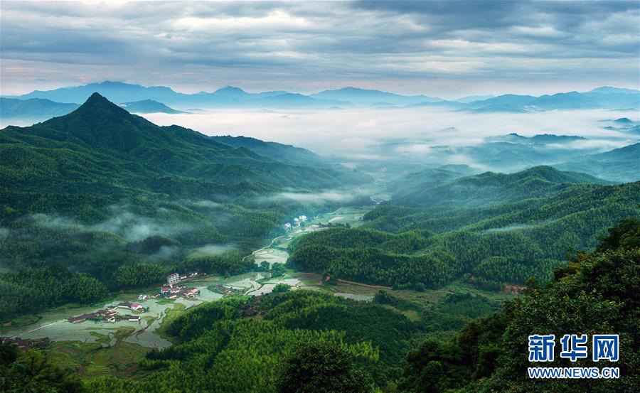 (兩會前夕看落實(shí)·圖文互動(dòng))(4)奮力脫貧攻堅(jiān) 生態(tài)追“清”逐“綠”——江西落實(shí)習(xí)近平總書記全國兩會重要講話精神紀(jì)實(shí)
