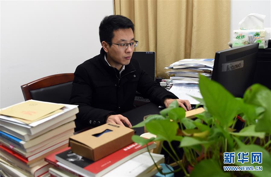 （新華全媒頭條&middot;圖文互動）（2）一堂特殊而難忘的思政課&mdash;&mdash;習近平總書記主持召開學校思想政治理論課教師座談會側記