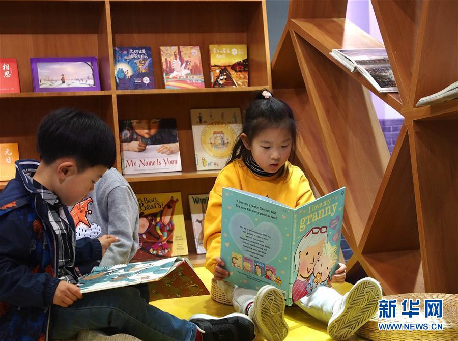 （新華全媒頭條&middot;兩會精神看落實(shí)&middot;圖文互動）（2）把握時代脈搏　聆聽時代聲音&mdash;&mdash;落實(shí)全國兩會精神堅(jiān)定文化自信述評