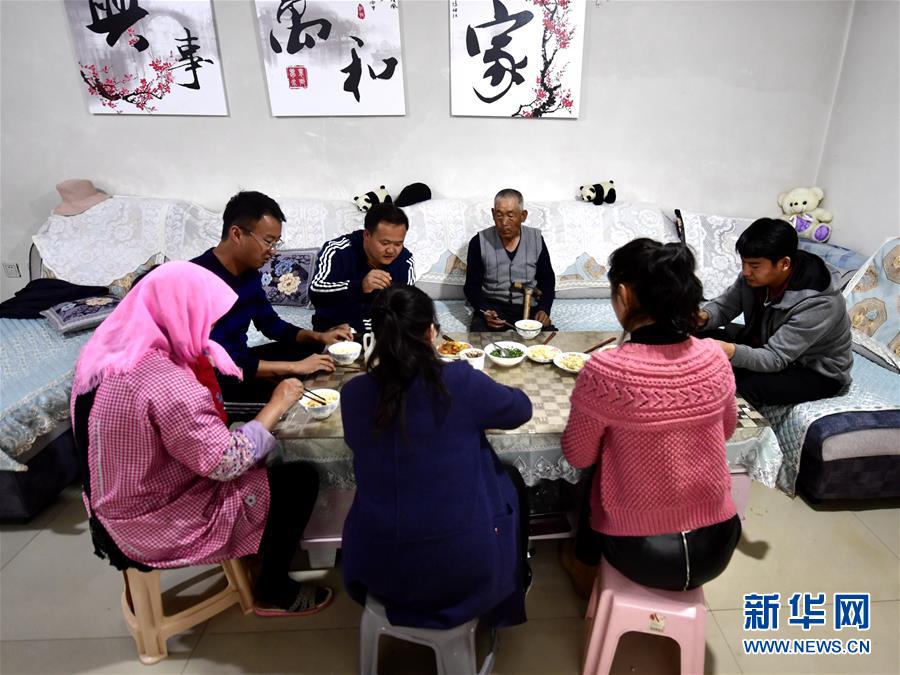 (圖文互動(dòng))(2)青海:“田間土炕”成為年輕干部培訓(xùn)新課堂
