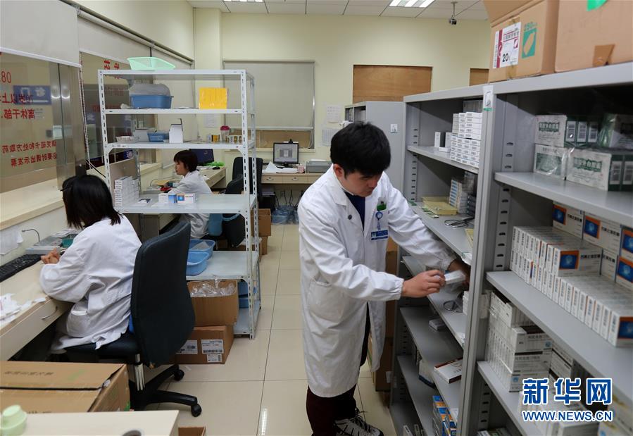 （新華全媒頭條&middot;圖文互動）（1）一粒藥片牽動萬人心，藥品集中采購給你我省了多少？