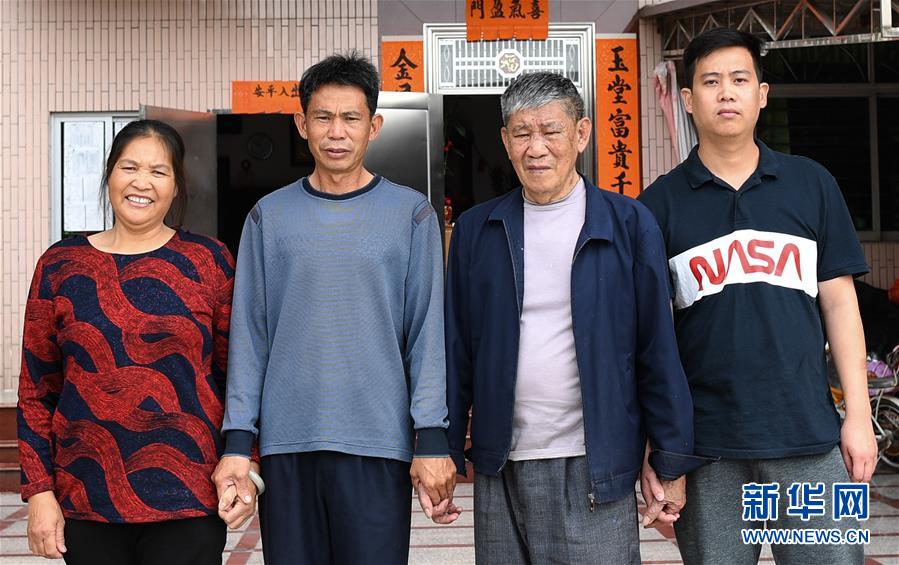 （新華全媒頭條&middot;圖文互動(dòng)）（9）守望&mdash;&mdash;記舢舨洲&ldquo;島主&rdquo;黃燦明一門四代航標(biāo)工