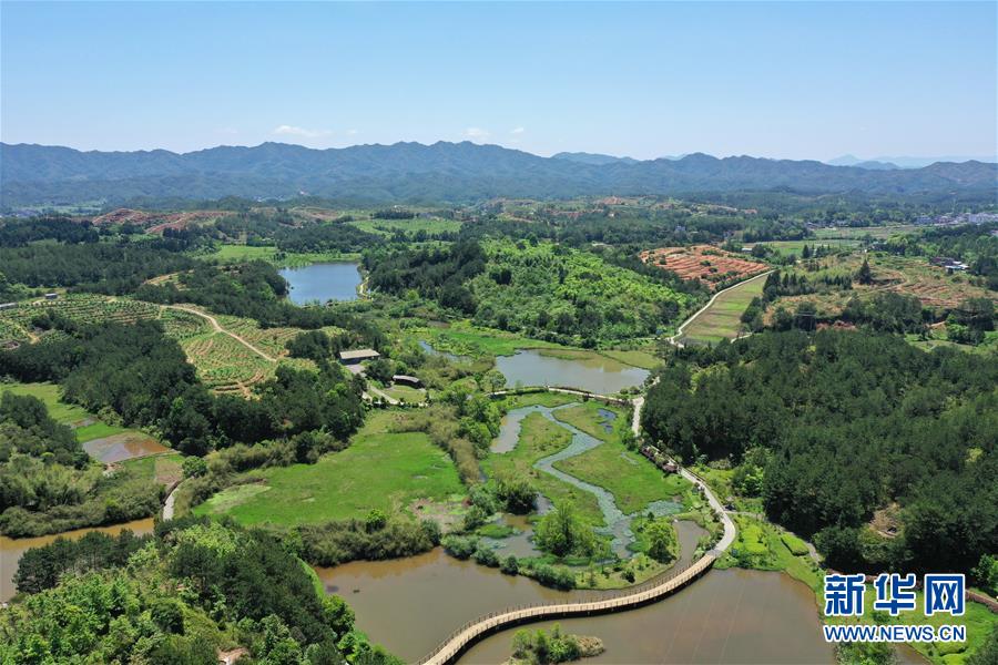 (壯麗70年&middot;奮斗新時代&middot;圖文互動）（2）福建長?。簱Q顏&ldquo;山光水濁&rdquo; 永駐綠水青山