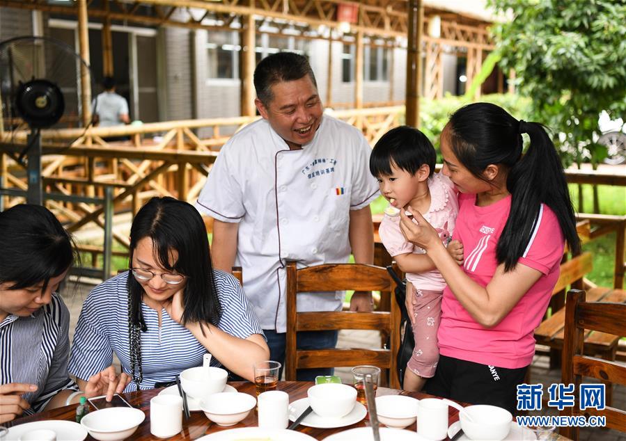 (新華全媒頭條·圖文互動)(4)粵菜師傅工程:扶貧和鄉(xiāng)村振興的“風(fēng)味之路”