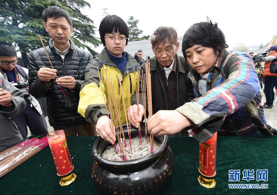 (新華全媒頭條·圖文互動)(8)不忘初心使命 永立時代潮頭——寫在中國共產(chǎn)黨成立98周年之際