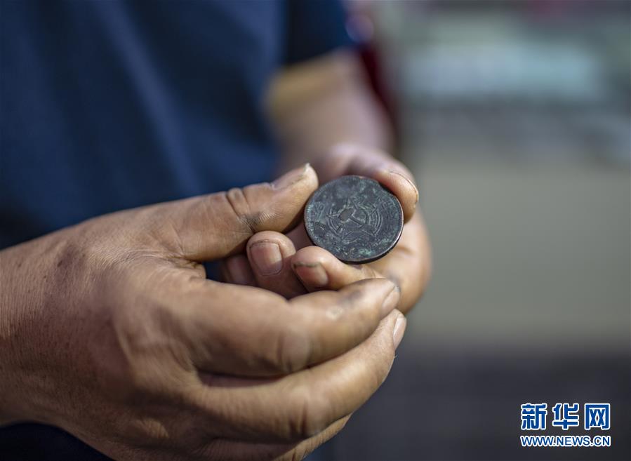 （壯麗70年&middot;奮斗新時(shí)代&mdash;&mdash;記者再走長征路&middot;圖文互動(dòng)）（4）赤子心紅色情&mdash;&mdash;潘庭宏的紅色收藏之路